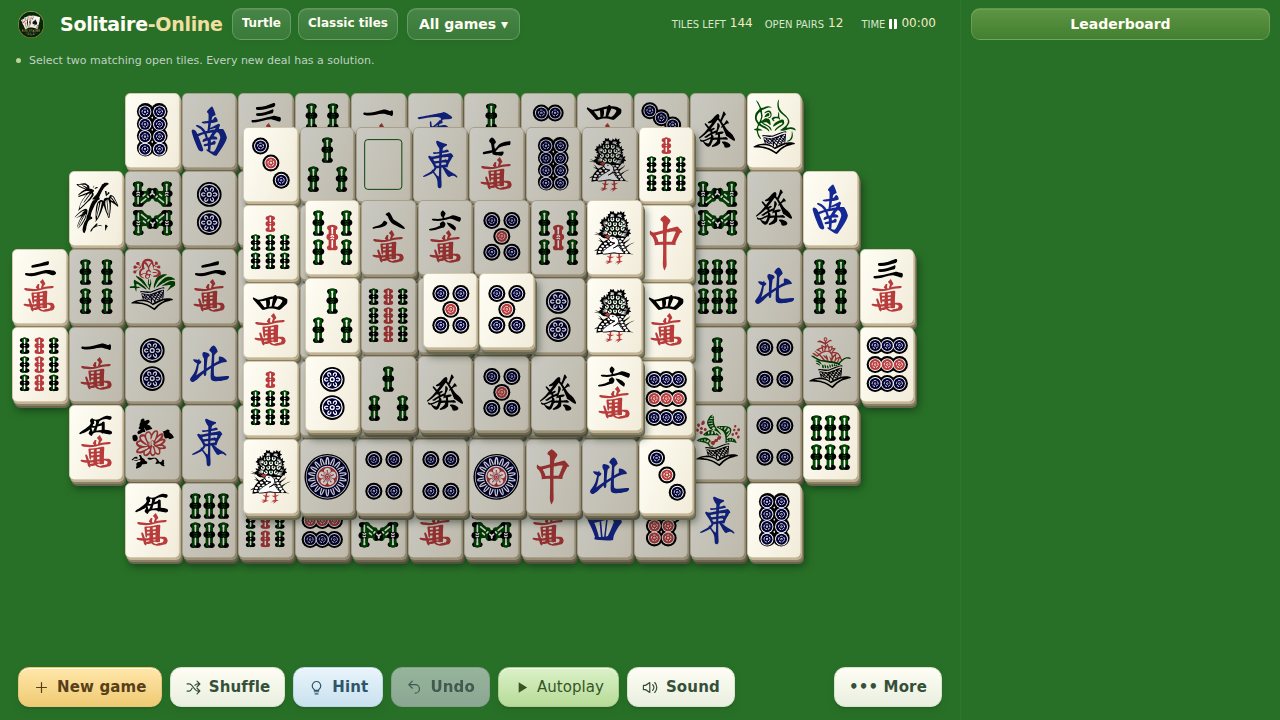 Ein Schildkrötenlayout in Mahjong Solitaire zeigt geschichtete Kacheln und die Spielsteuerung